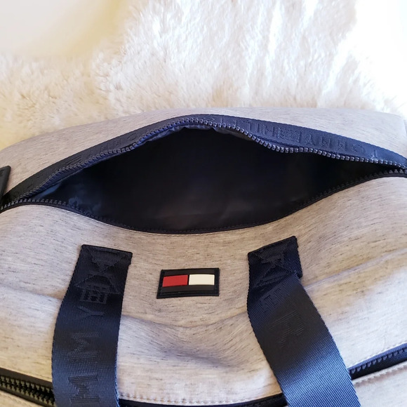 TOMMY HILFIGER WEEKENDER BAG COLOR GREY/ BLUE NEW - Picture 12 of 16